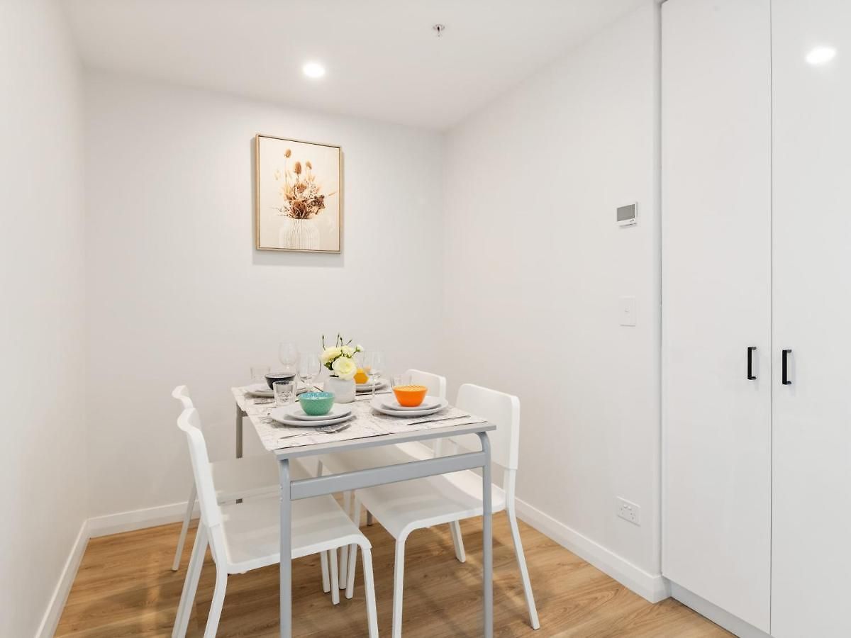 Heart Of The Valley Chic High Level 2br Apartment Brisbane
