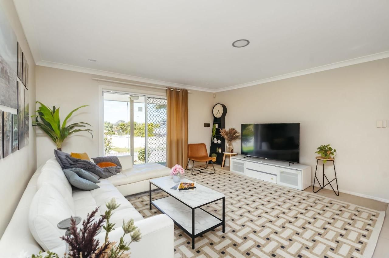 Spacious Newly Redecorated 5bd Family *