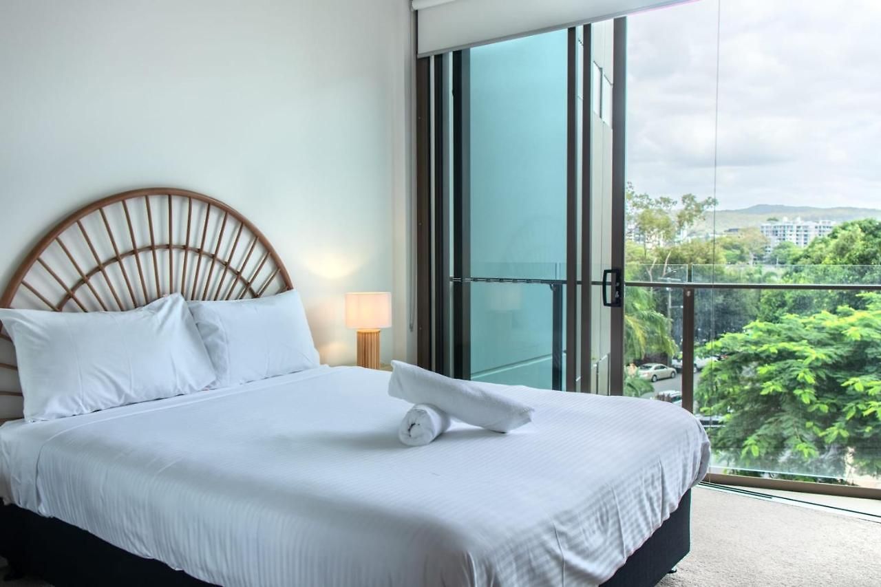 Brand New Riverside Designer 2bd At West End Apartment *