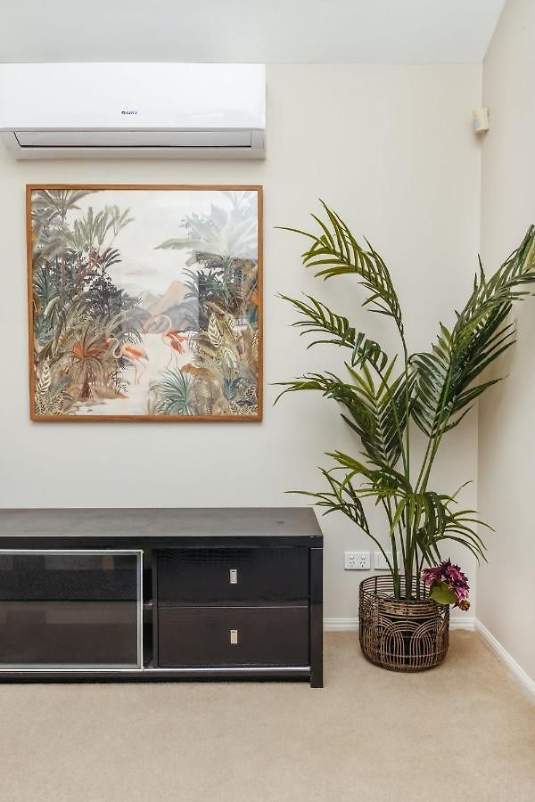 Spacious Newly Redecorated 5bd Family Holiday home Brisbane