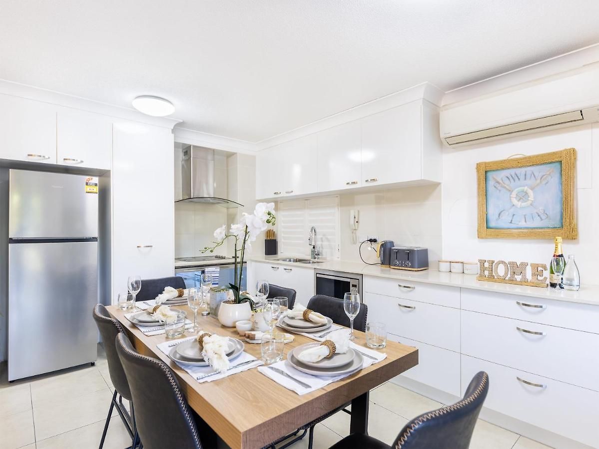 Spacious Newly Furnished 2bed In South