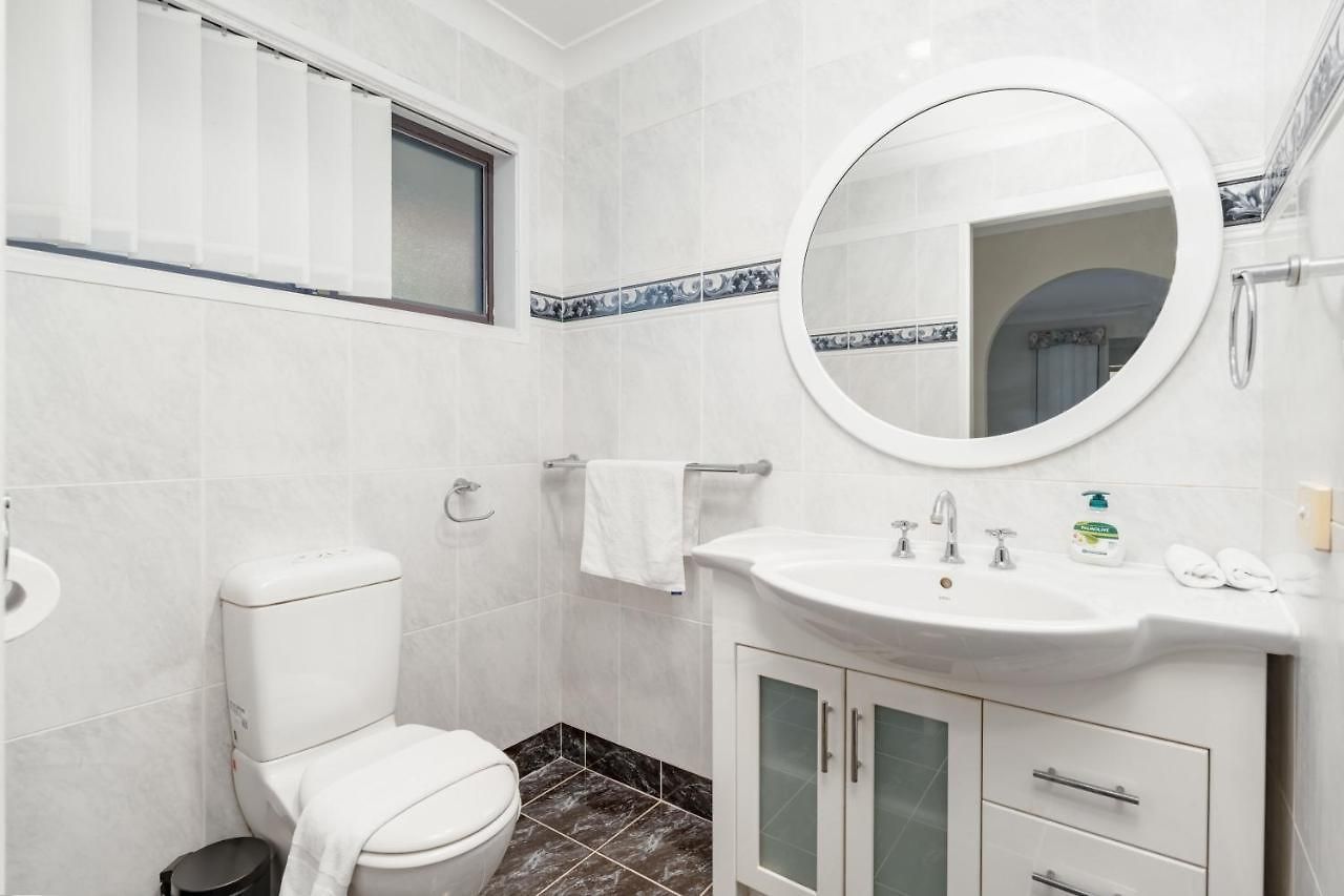 Hobbit House Inspired 4br Cozy Fairytale Brisbane