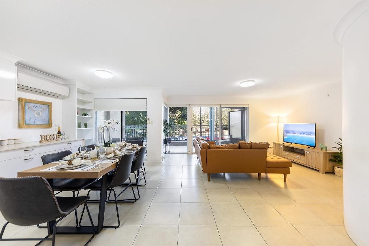 Spacious Newly Furnished 2bed In South Apartment