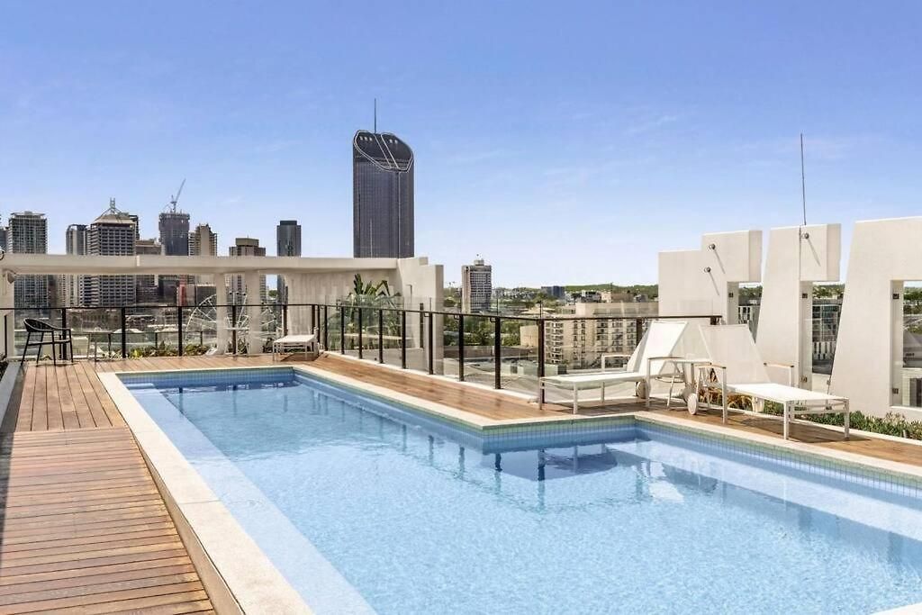 South Bank 1 Bedroom With Parking Apartment
