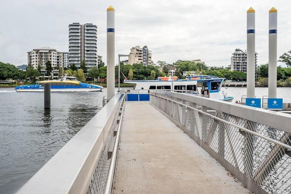 Westend 3 Bedroom Split Level Townhouse Next To River Apartment Brisbane