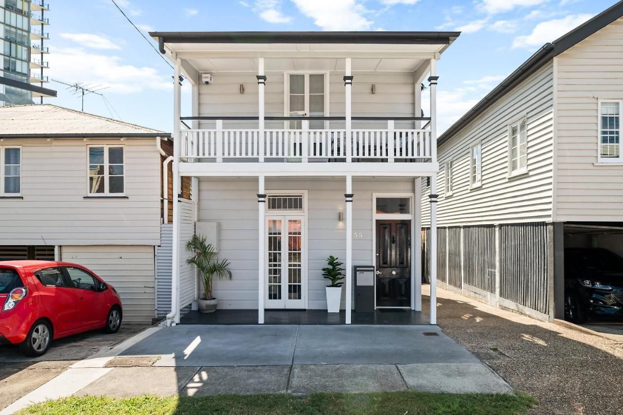 Amelia Terrace - House In