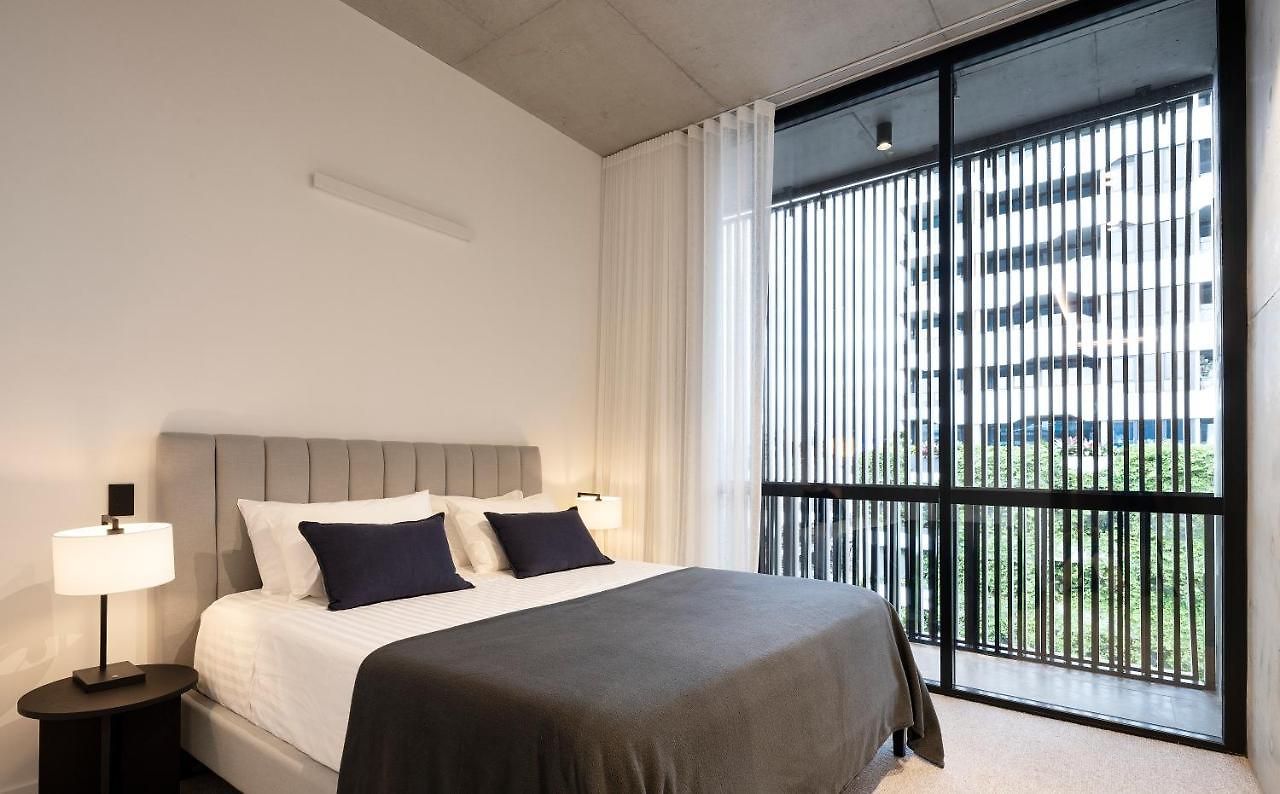 Alfred & Turner Apartments, Luxury 2 Bedroom In The Heart Of The Valley Apartment