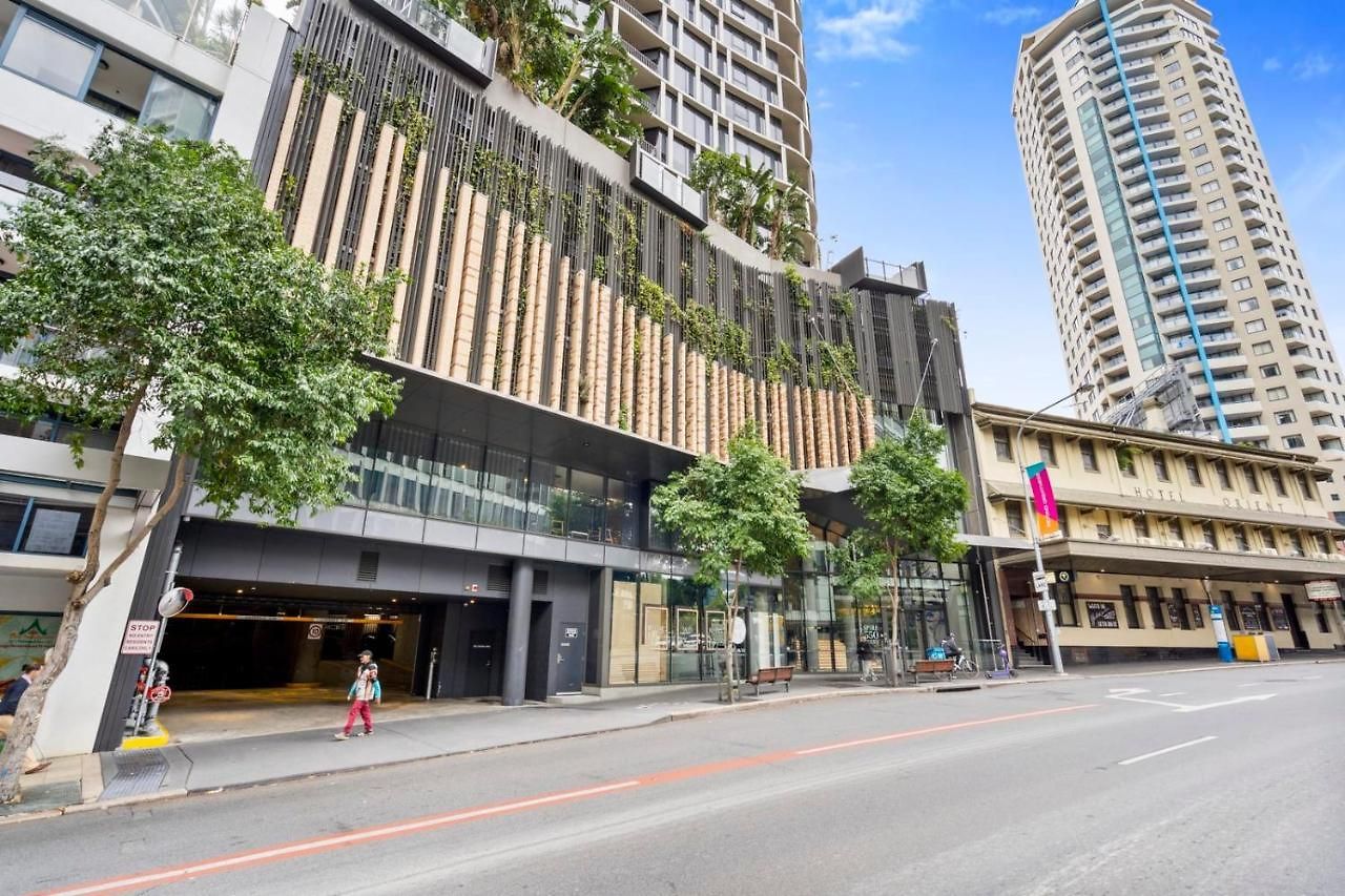 Story Bridge & River View 2 Bedroom With Car Park Apartment *