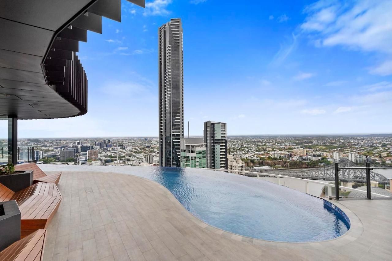 Story Bridge & River View 2 Bedroom With Car Park Apartment *