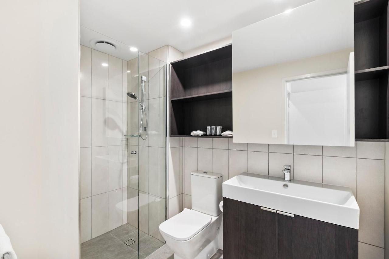 Story Bridge & River View 2 Bedroom With Car Park Apartment