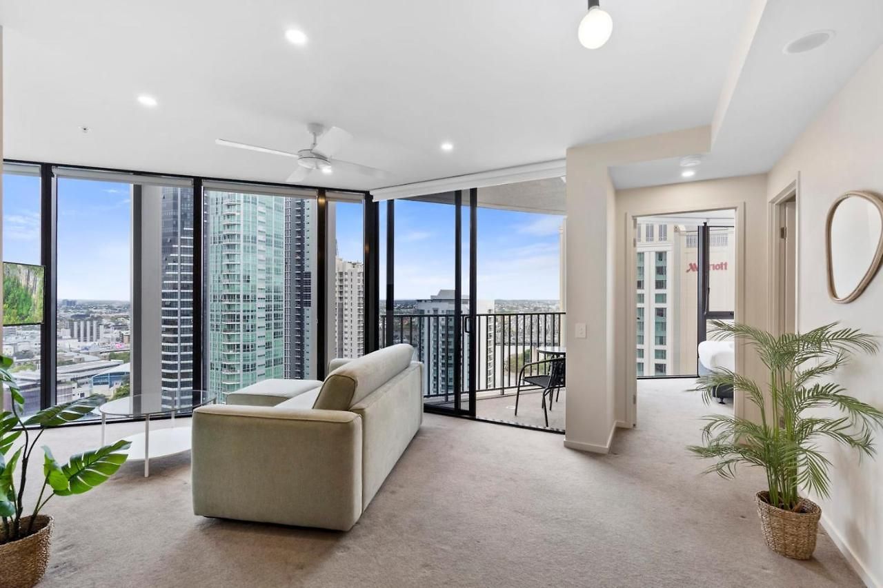 Story Bridge & River View 2 Bedroom With Car Park Apartment