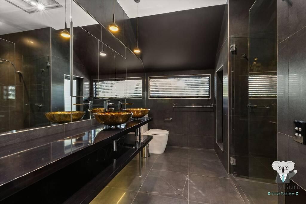 Kozyguru | Spring Hill | Cosy 1 Bed1bath