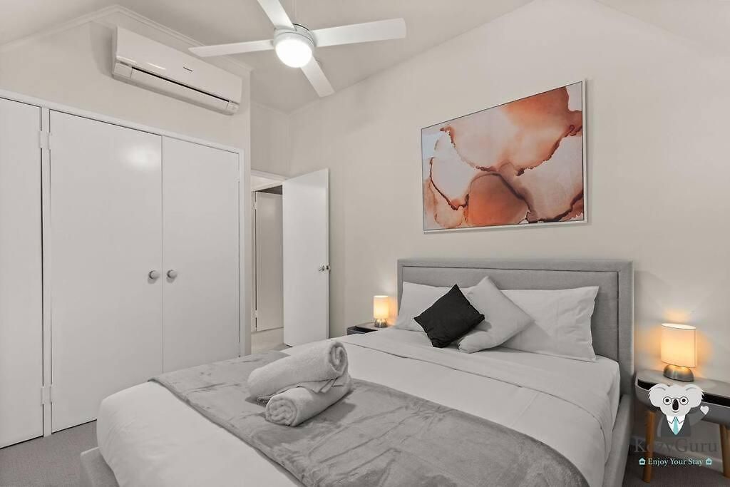 Kozyguru | Spring Hill | 2 Bed 2.5 Bath Holiday home Brisbane