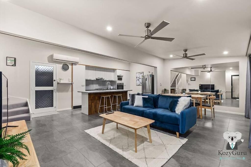 Kozyguru | Spring Hill | 2 Bed 2.5 Bath * Brisbane
