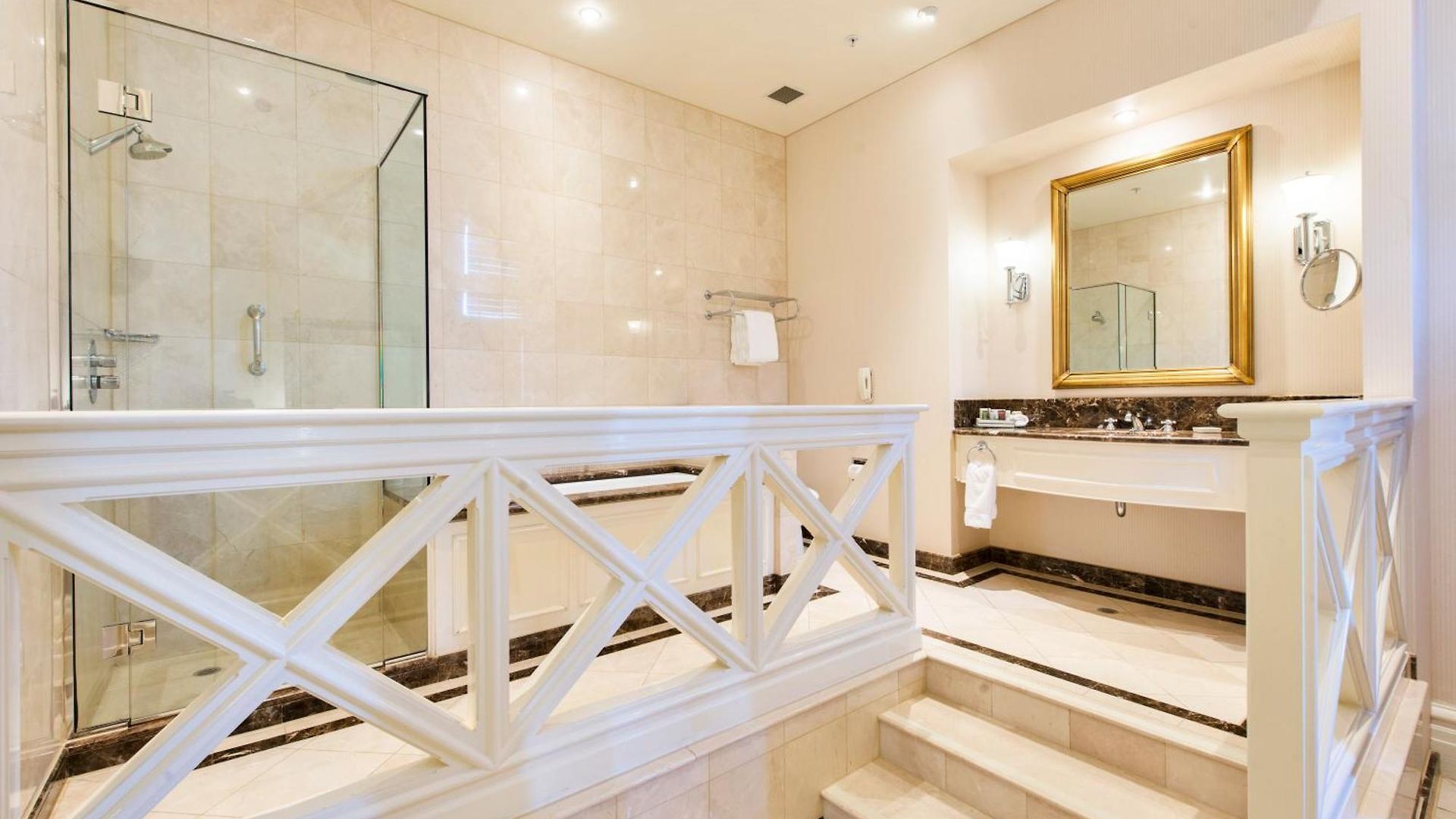 Hotel Treasury 5*