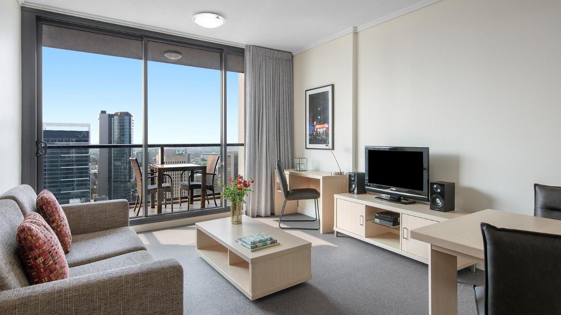 Oaks On Charlotte Aparthotel 4*