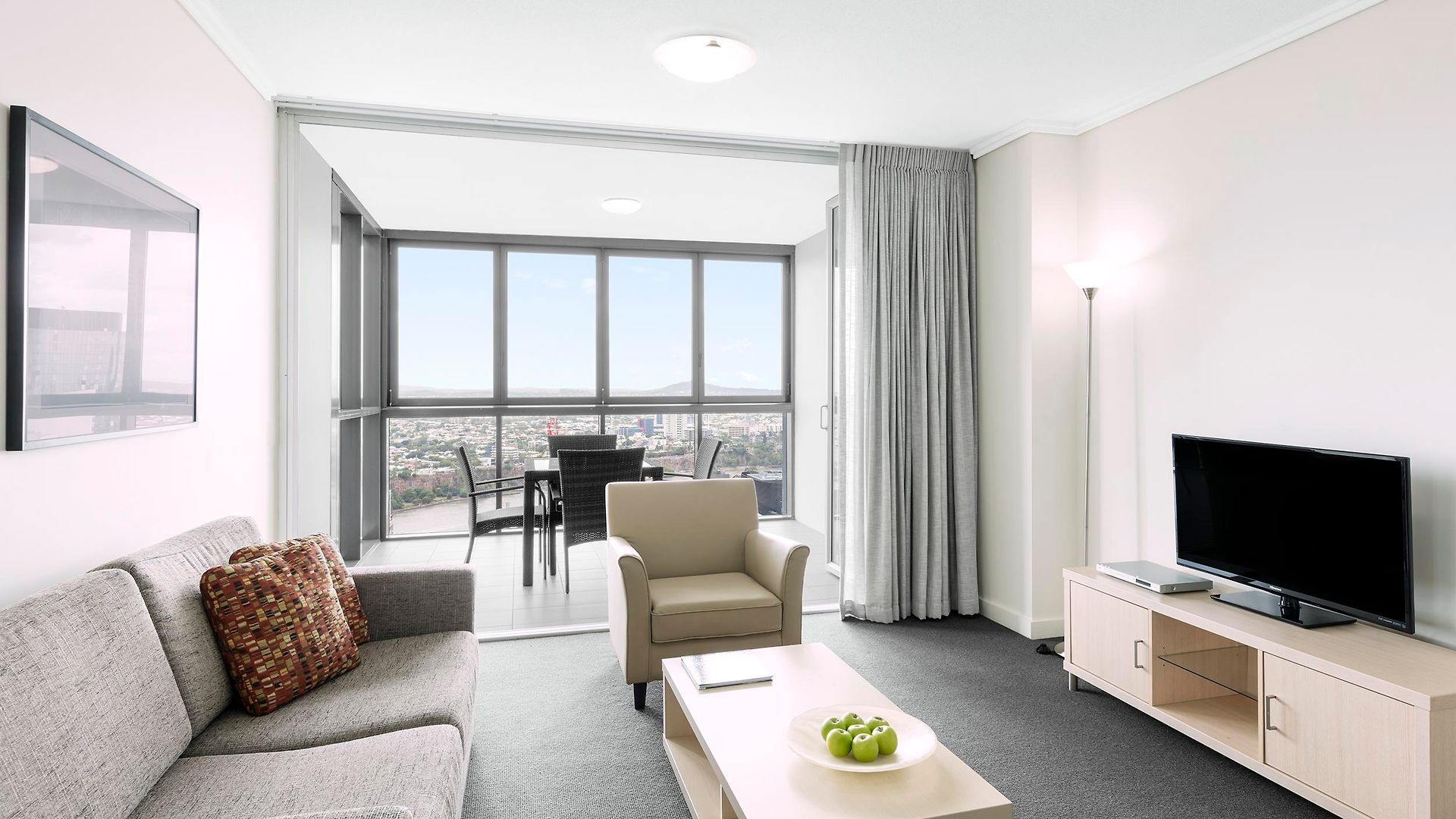 Oaks On Charlotte Aparthotel 4*