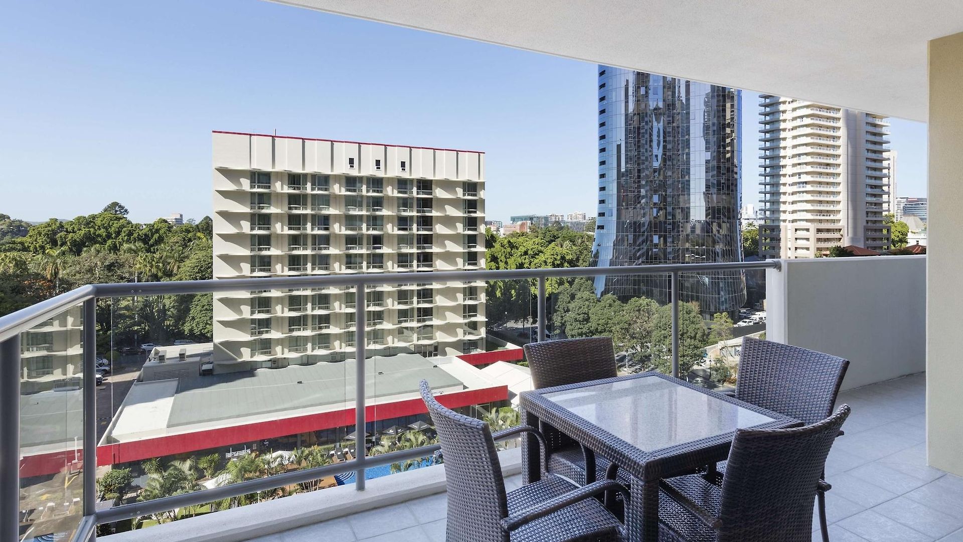 Aparthotel Oaks On Margaret 4*