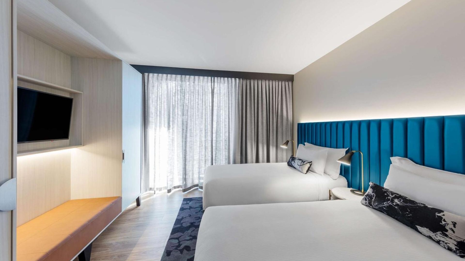 Aparthotel Adina 4*