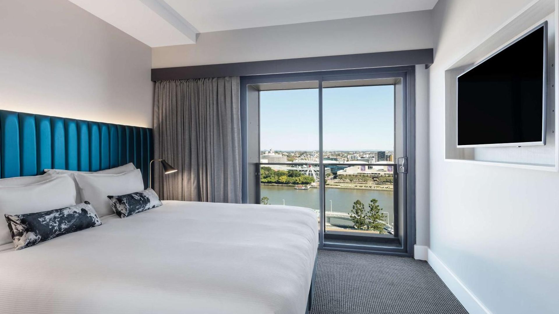 Aparthotel Adina 4*