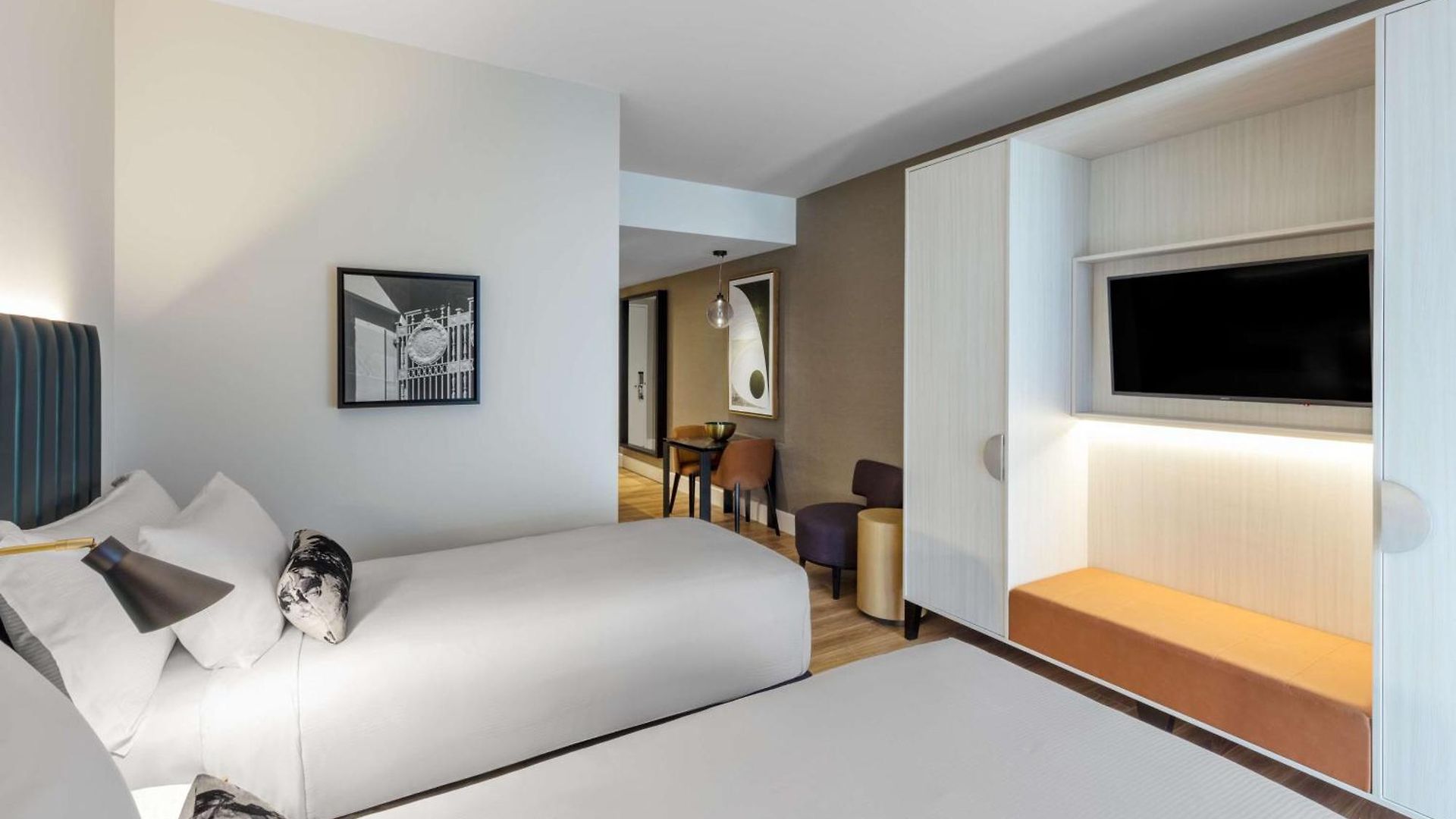 Adina Aparthotel 4*