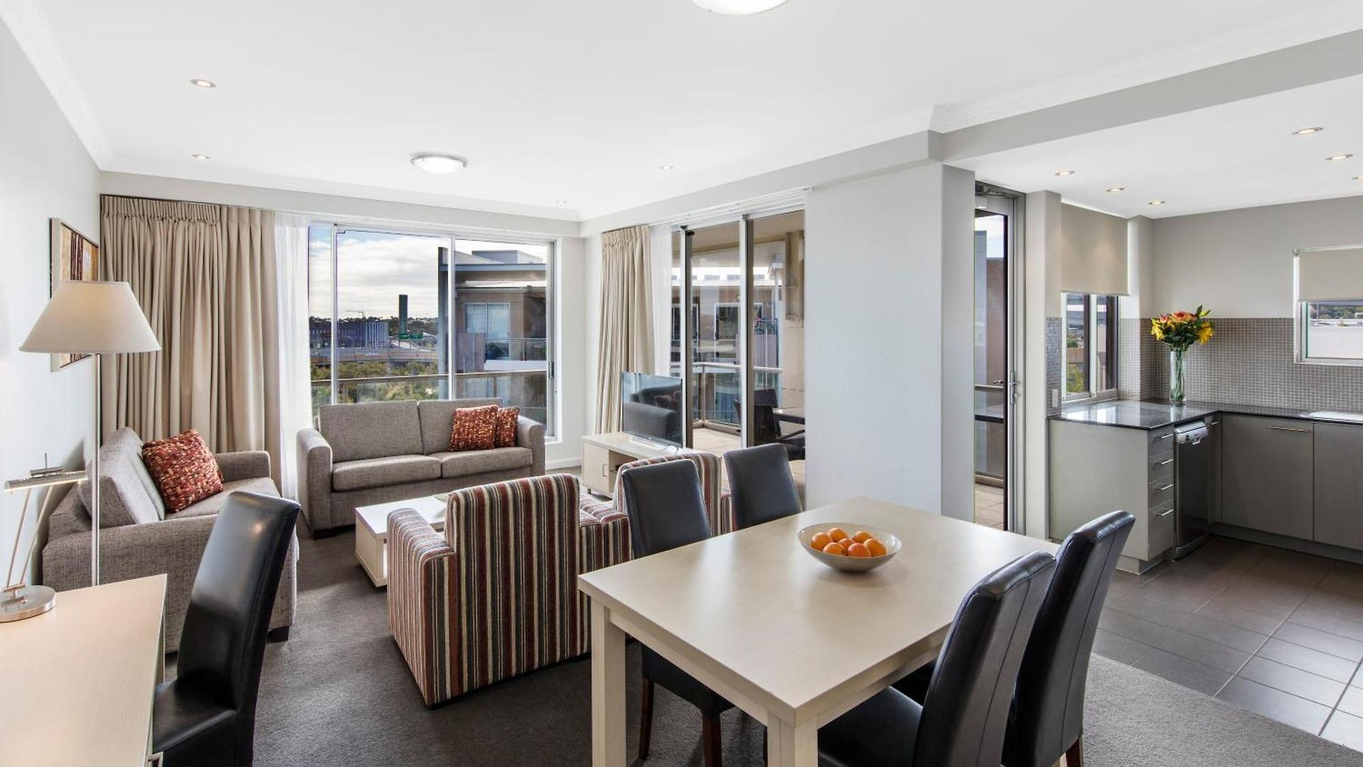 Oaks Mews Aparthotel 4*