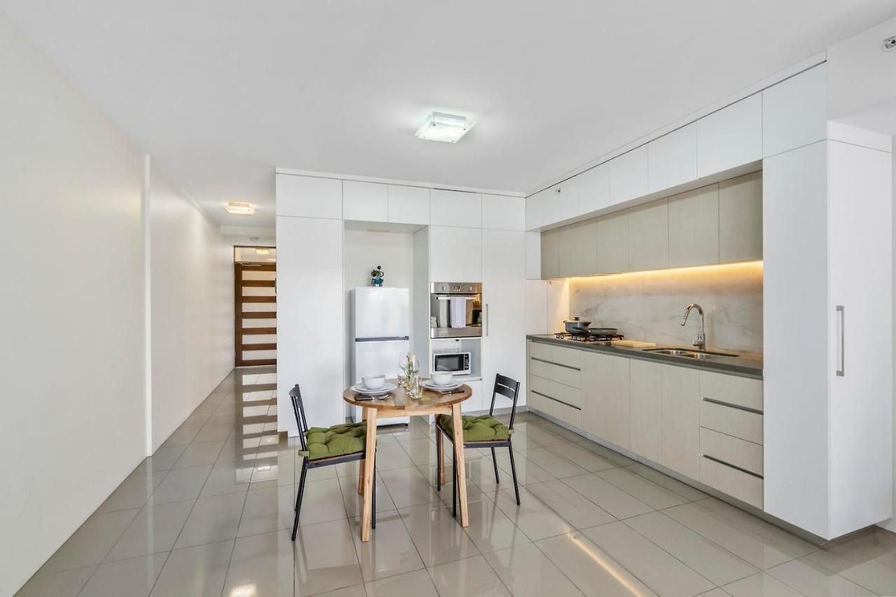Apartment Modern Riverside Oasis - Gym Pool Wifi & Parking Brisbane