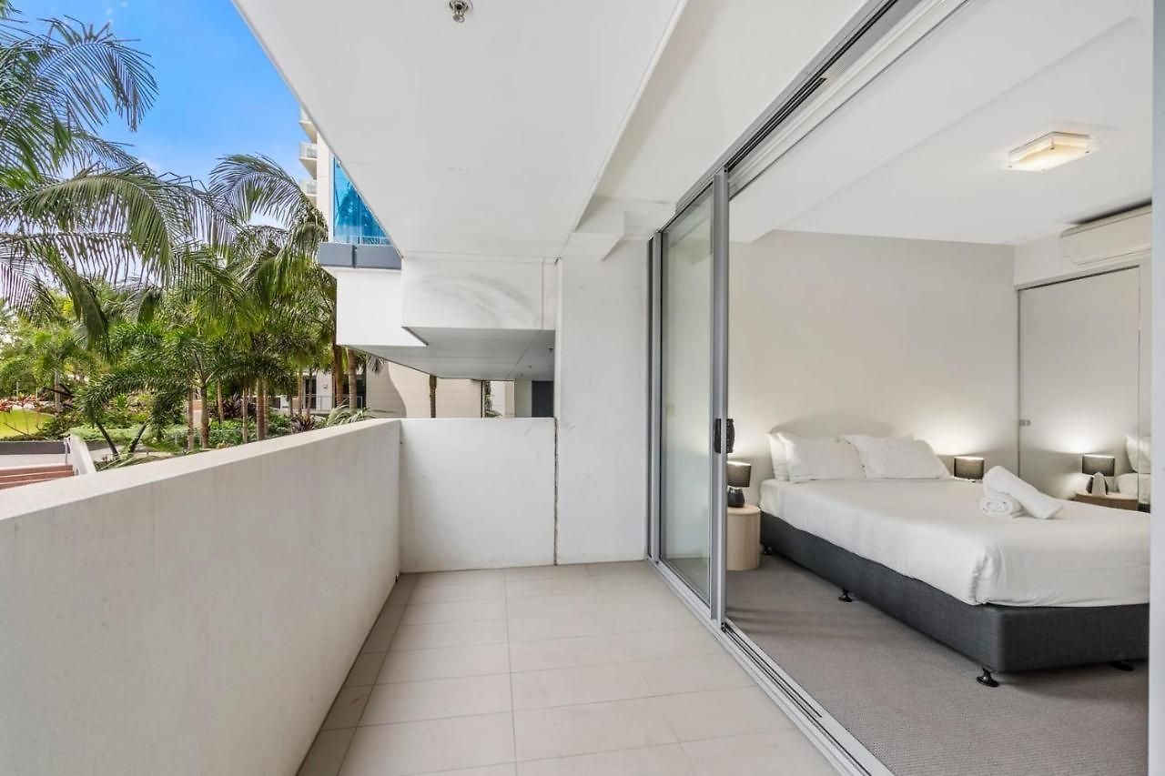 Apartment Modern Riverside Oasis - Gym Pool Wifi & Parking