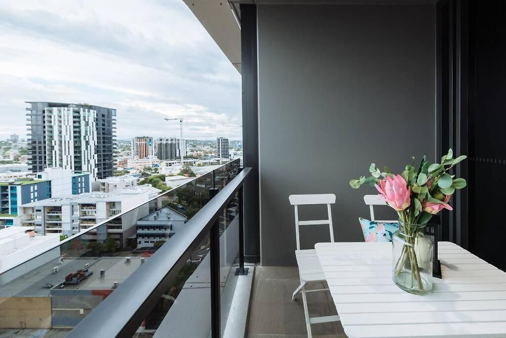 2bedroom 2bath 1carpark Wifi Gym Pool Apartment *