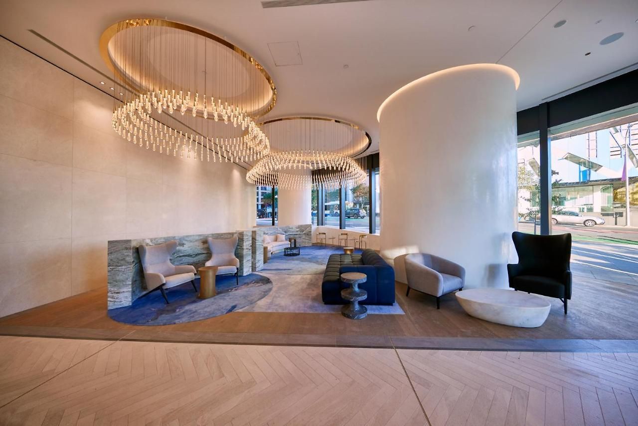 Riverfront Panorama With 2 Kings, Fireworks & Parking Apartment Brisbane