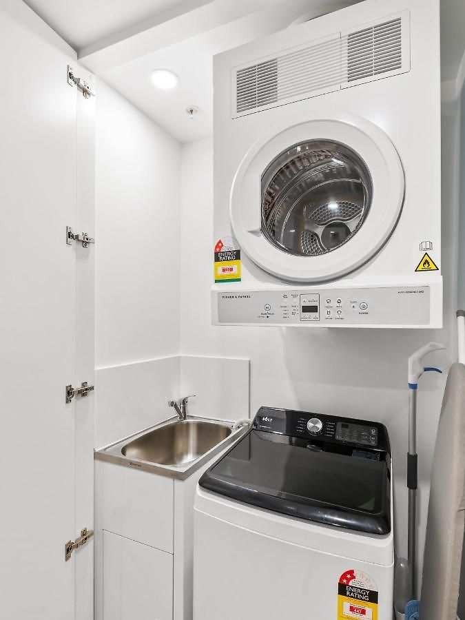 Apartment Great Views Pool High Level Boutique With Carpark Brisbane
