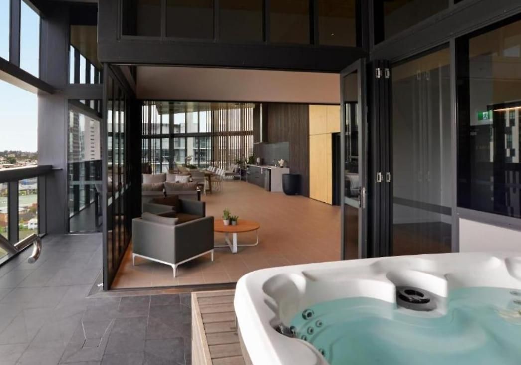 Apartment Great Views Pool High Level Boutique With Carpark *