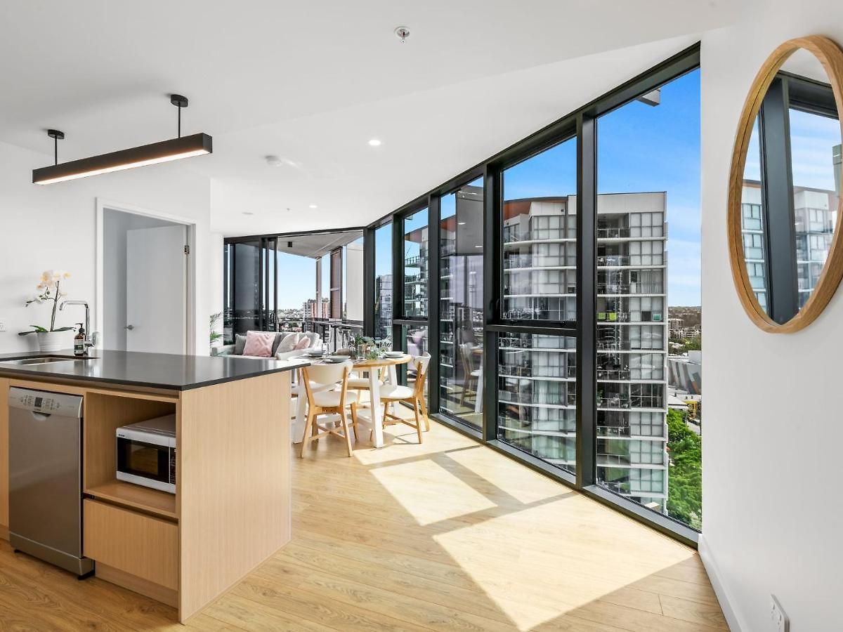 Great Views Pool High Level Boutique With Carpark Apartment