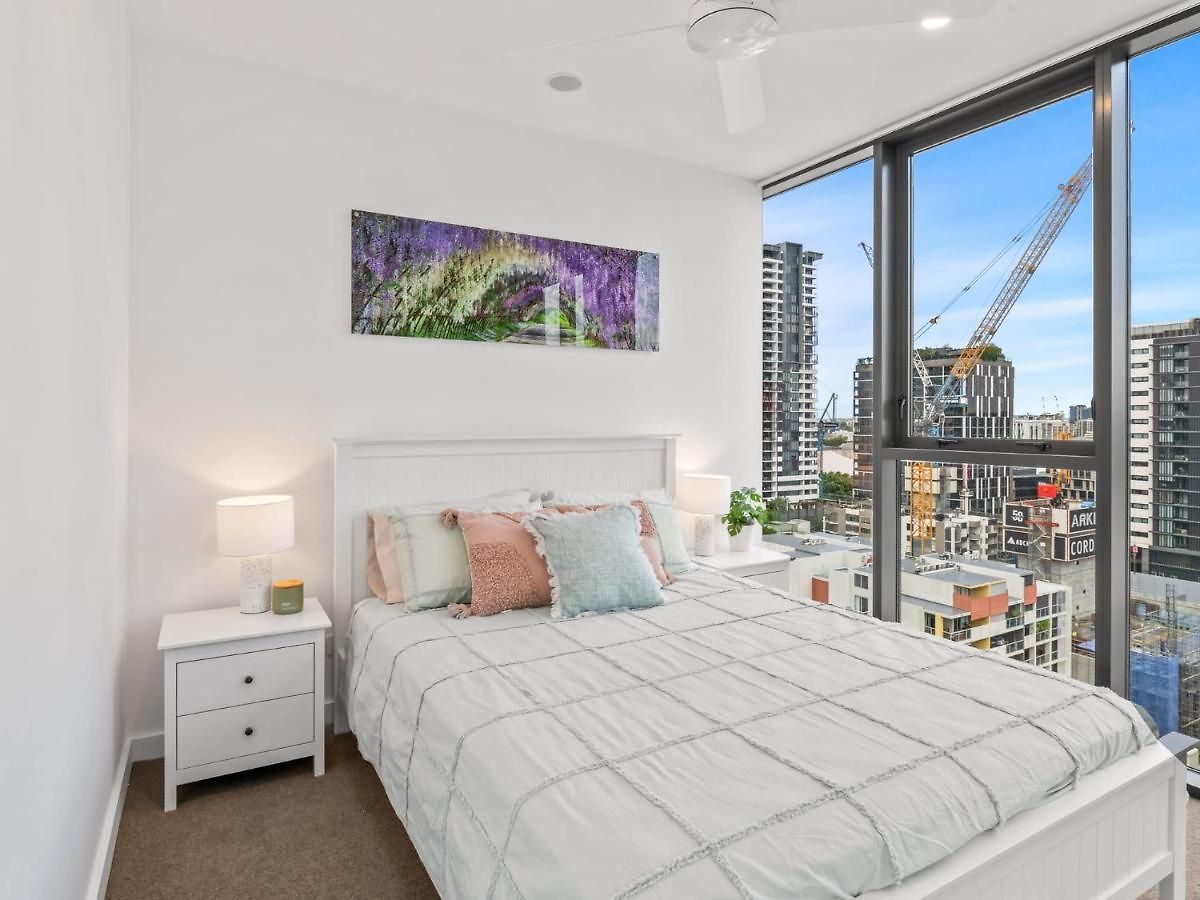 Great Views Pool High Level Boutique With Carpark Apartment *