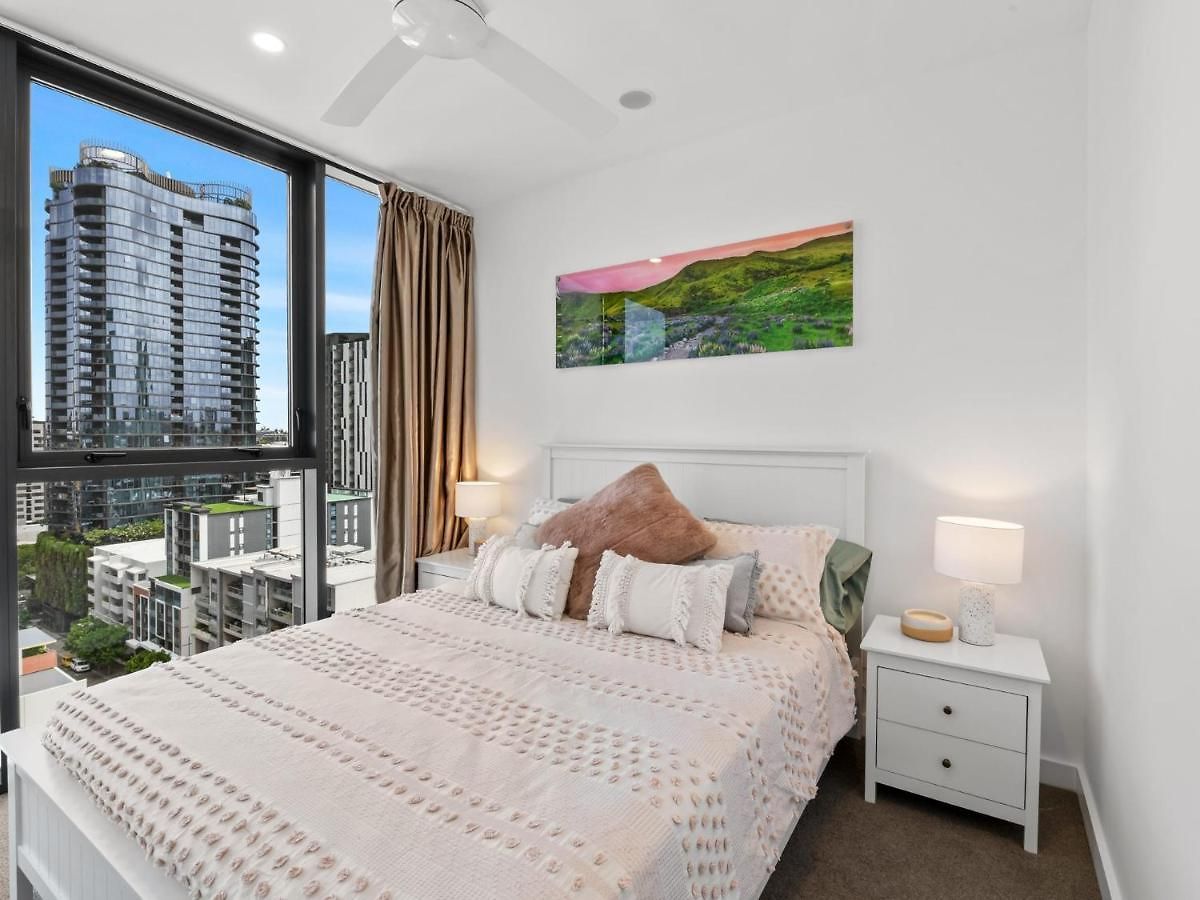 Apartment Great Views Pool High Level Boutique With Carpark
