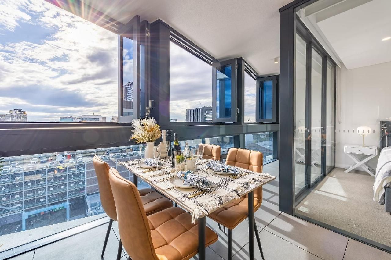 Valley Centre Stylish Boutique 2b W Pool Apartment *