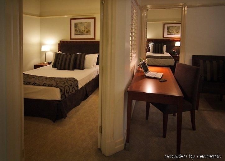 Adina Anzac Square Aparthotel 5*