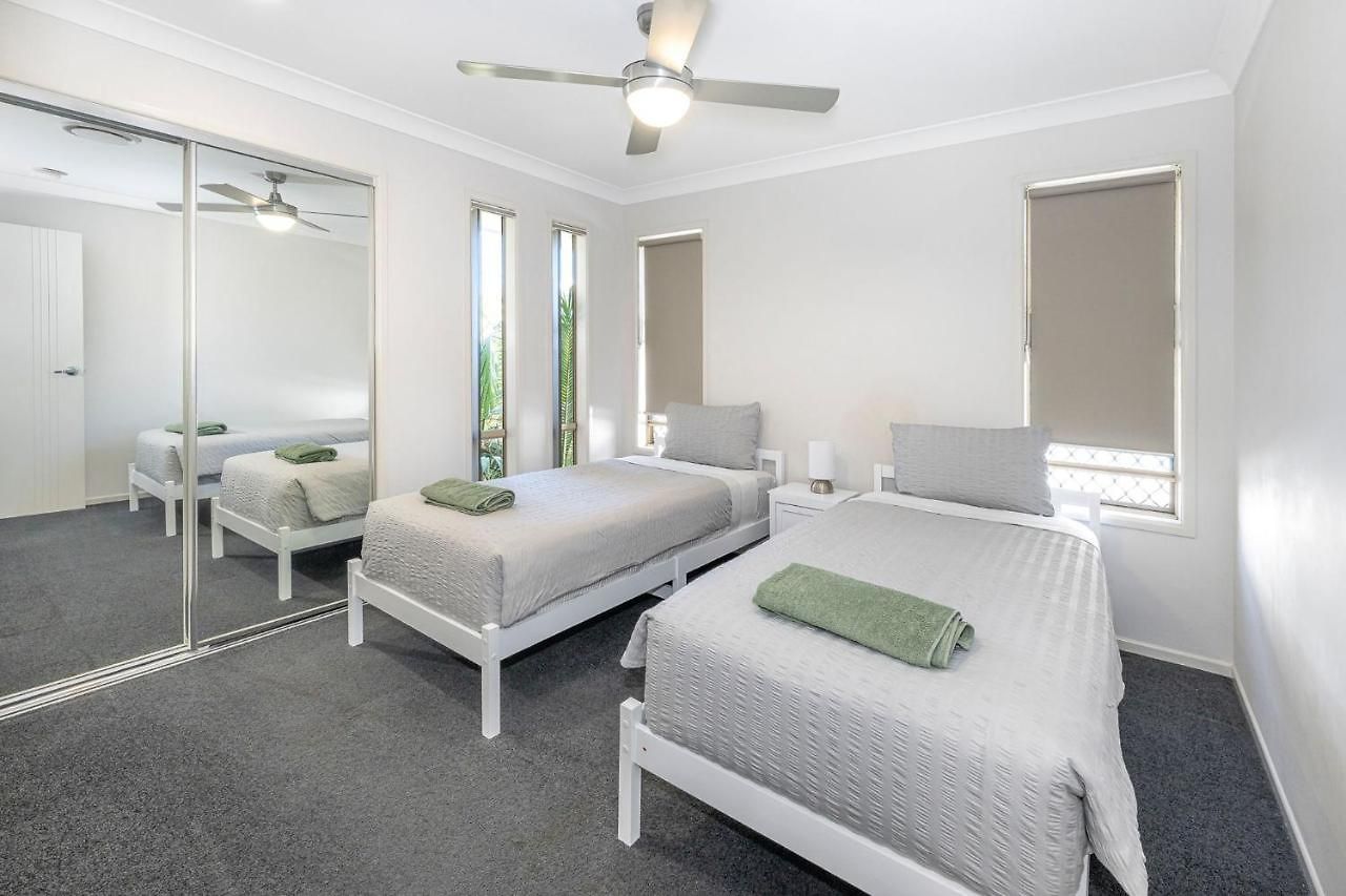 Large House 7 Mins From Airport * Brisbane