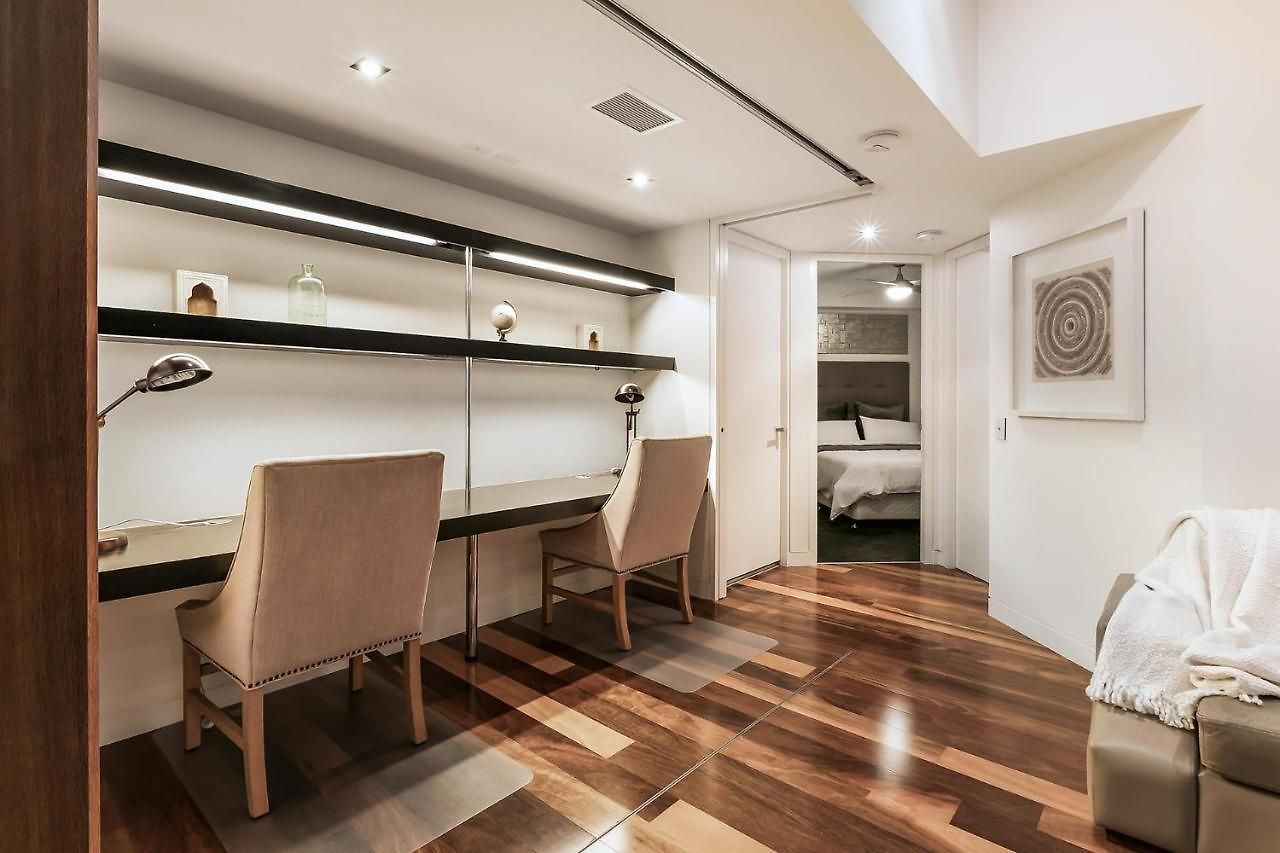 Stunning Waterfront Penthouse 3 Or 4 Bedrooms *