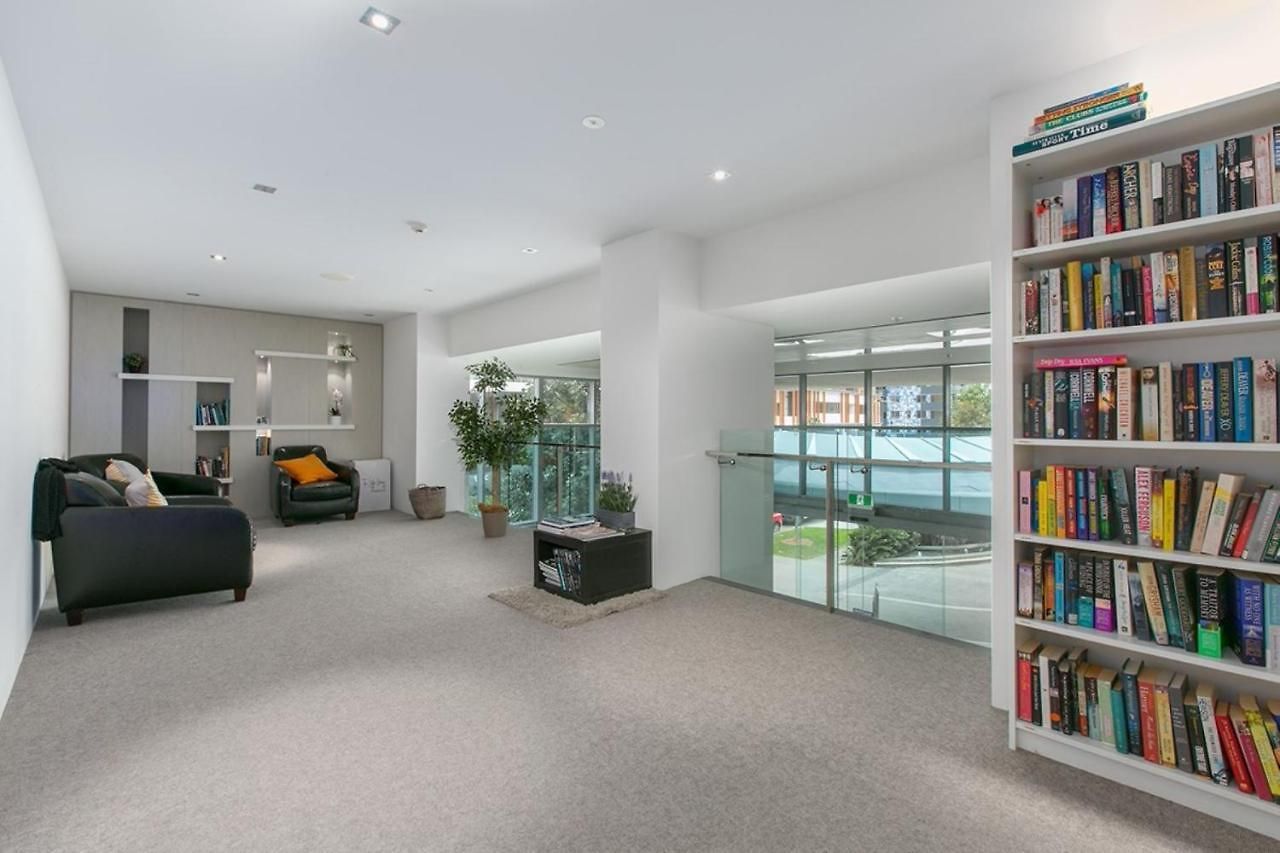 Apartment Stunning Waterfront Penthouse 3 Or 4 Bedrooms *