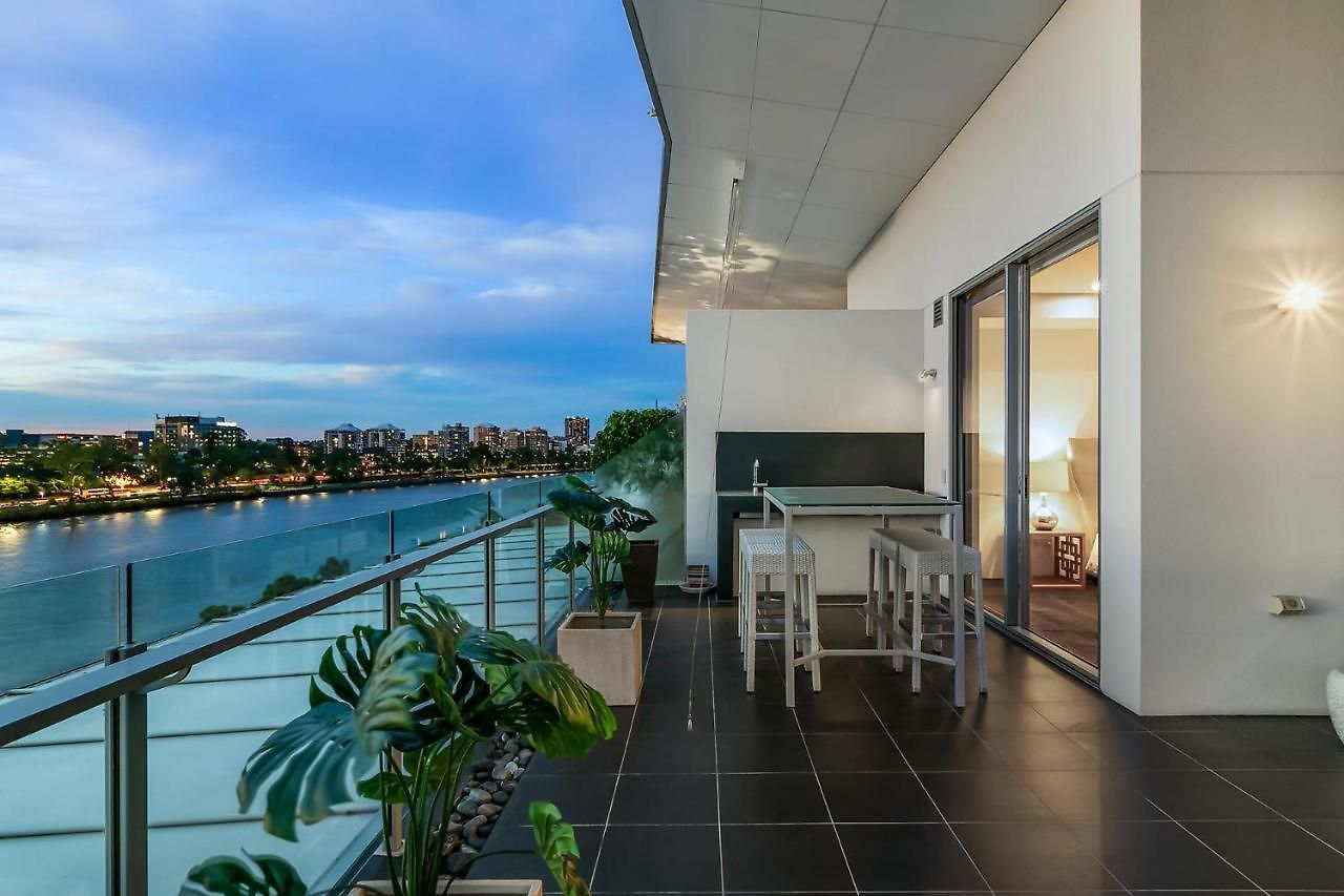Apartment Stunning Waterfront Penthouse 3 Or 4 Bedrooms *