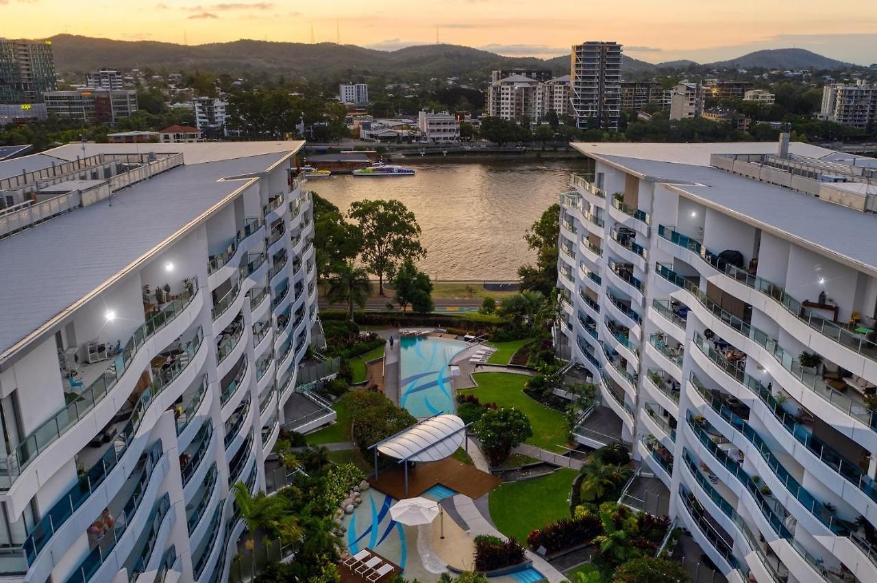 Stunning Waterfront Penthouse 3 Or 4 Bedrooms *