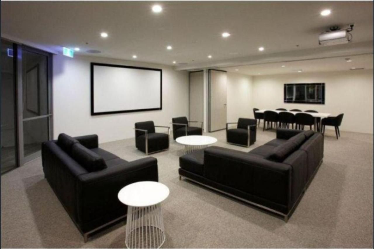 Stunning Waterfront Penthouse 3 Or 4 Bedrooms Apartment