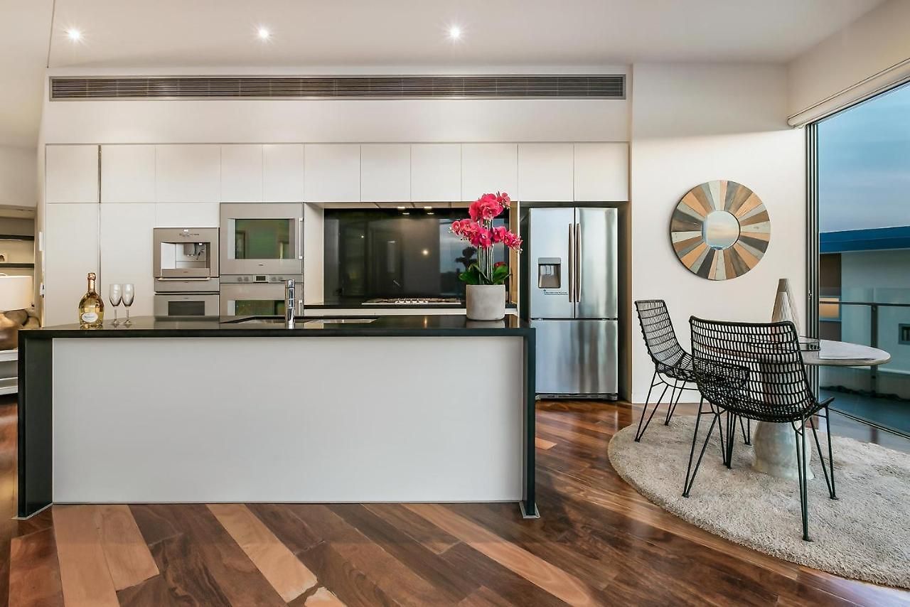 Apartment Stunning Waterfront Penthouse 3 Or 4 Bedrooms *