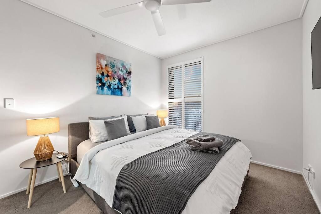 Breathtaking! 2bed/2bath/1car/pool ~ Cbd Brisbane