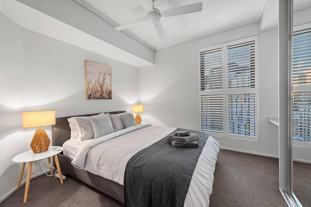 Breathtaking! 2bed/2bath/1car/pool ~ Cbd Apartment Brisbane