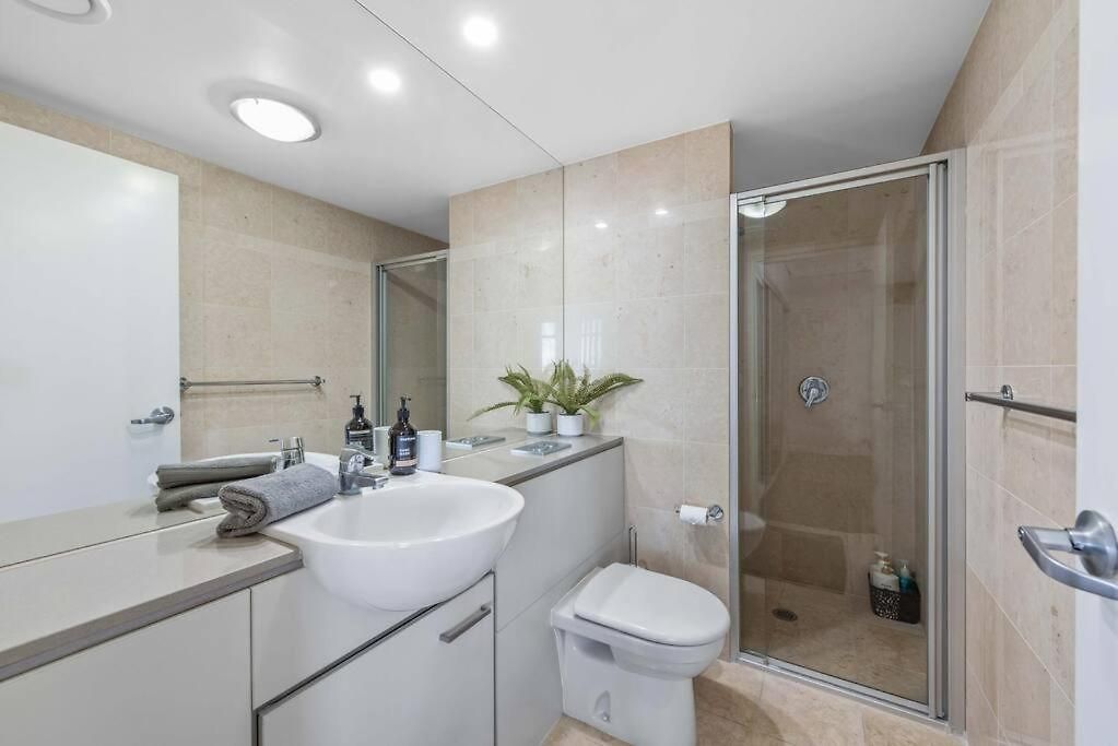 Dress Circle! 2bed/2bath/1car/amazing Views ~ Cbd Brisbane