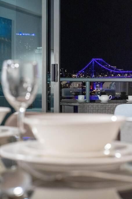 Apartment Story Bridge & River View 2b1b W Free Parking! - 84 *