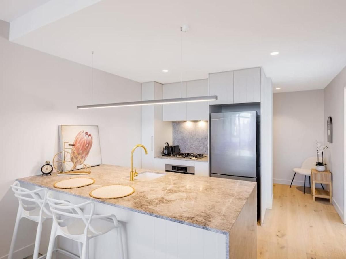 Conveniently Located 2br With Rooftop Pool At Milt Apartment