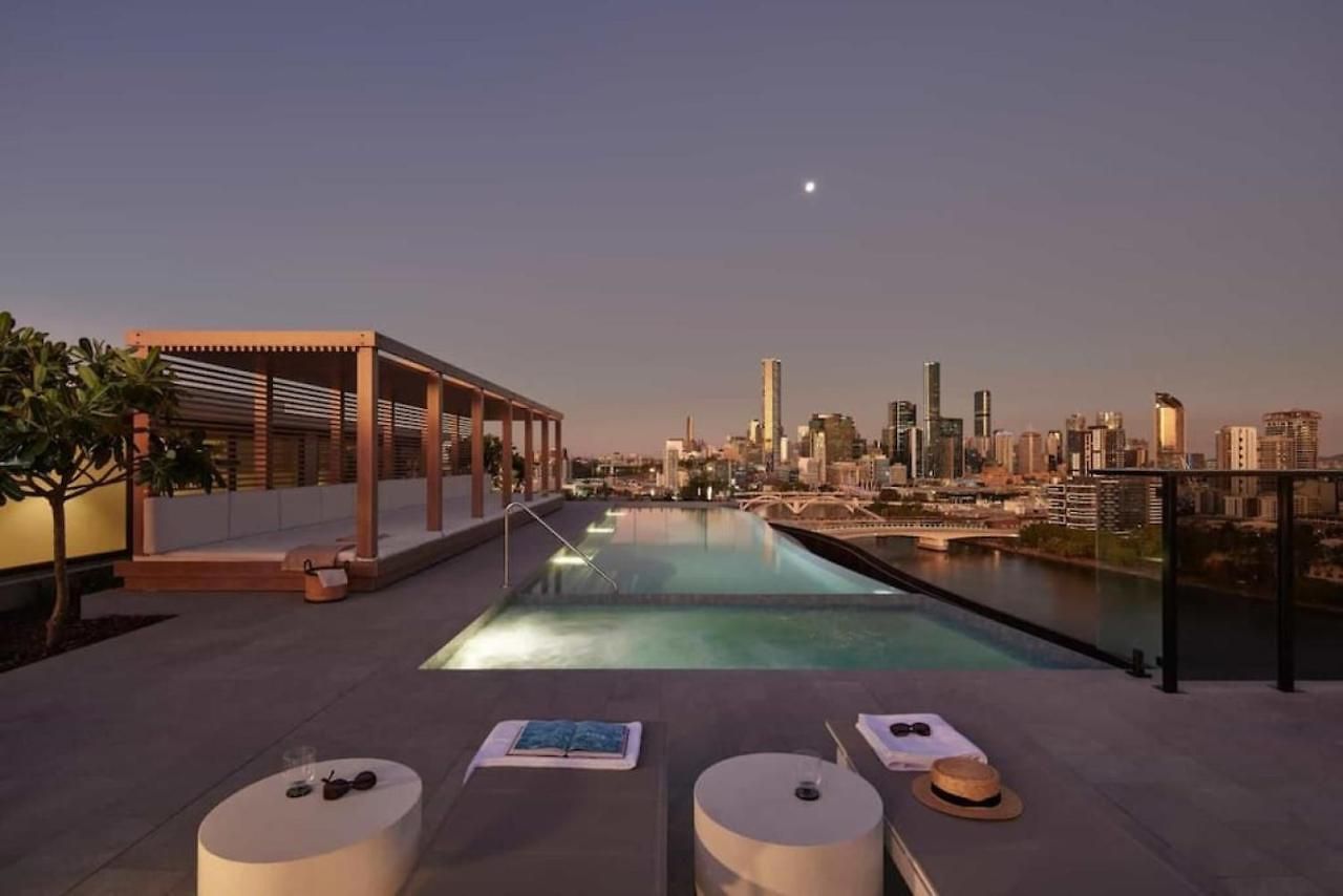 Conveniently Located 2br With Rooftop Pool At Milt Brisbane